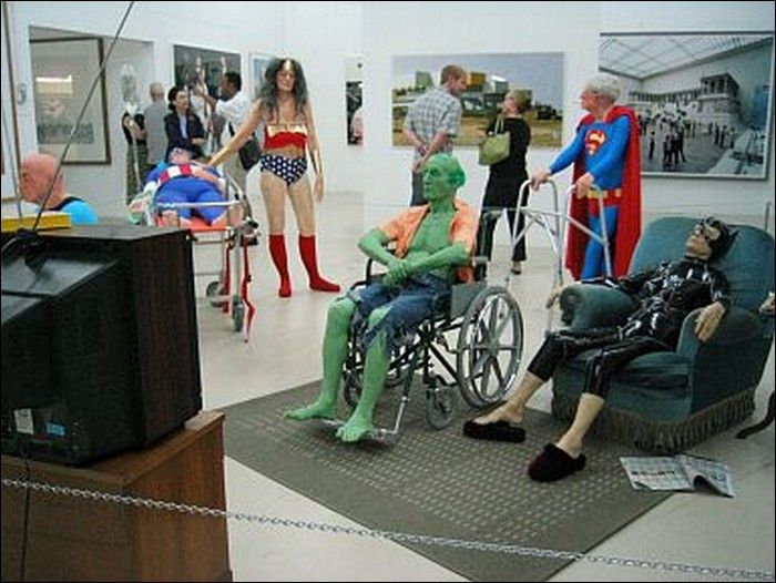 Retired and Old Superheroes (17 pics)