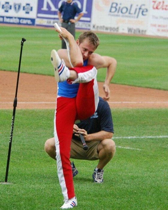 A Very Flexible Man (14 pics)