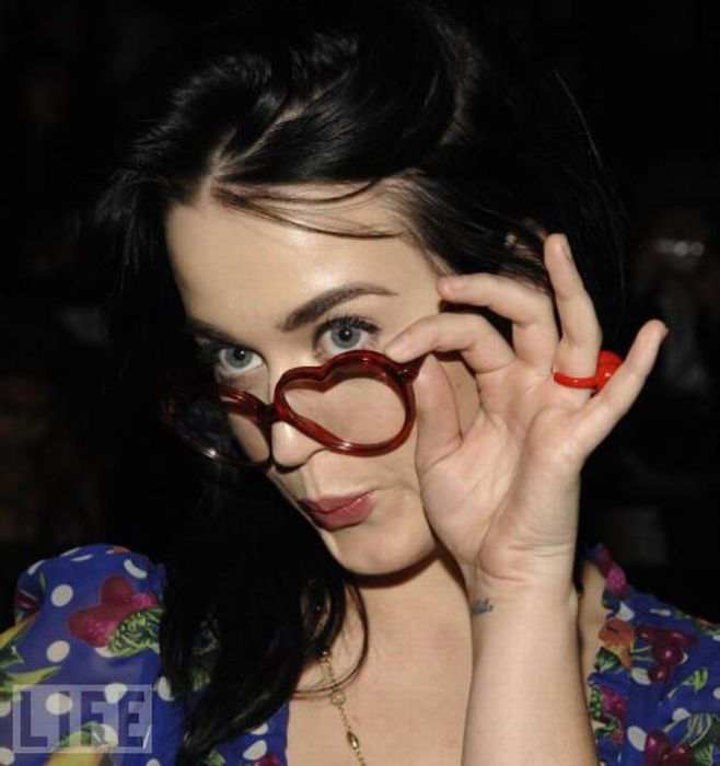 Celebrities Wearing Glasses (42 pics)