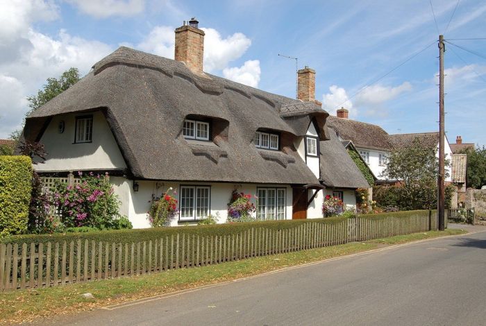 English Houses with Beautiful Roofs (55 pics)