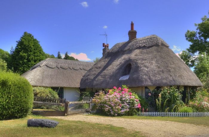 English Houses with Beautiful Roofs (55 pics)