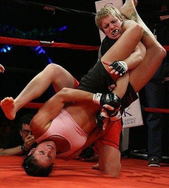 MMA Girls (69 pics)
