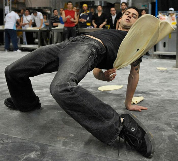 The Making of Extreme Pizza at the Pizza World Cup (9 pics)