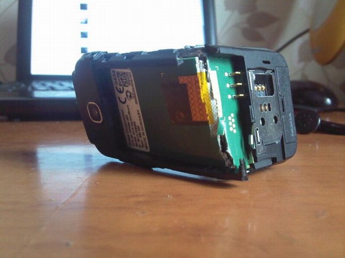 Broken Phone (4 pics)