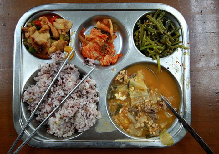 School Lunches in Different Countries (40 pics)