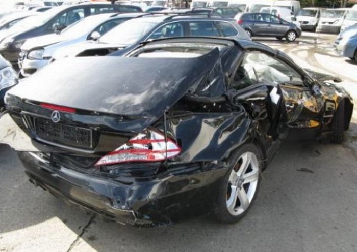 Wrecked Supercars (24 pics)