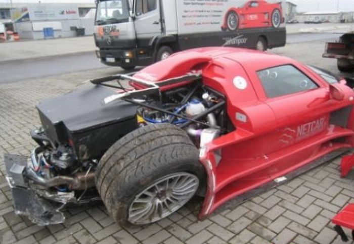 Wrecked Supercars (24 pics)
