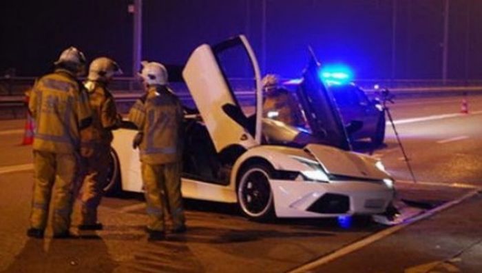 Wrecked Supercars (24 pics)