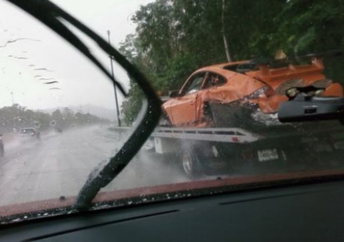Wrecked Supercars (24 pics)