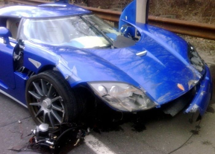 Wrecked Supercars (24 pics)