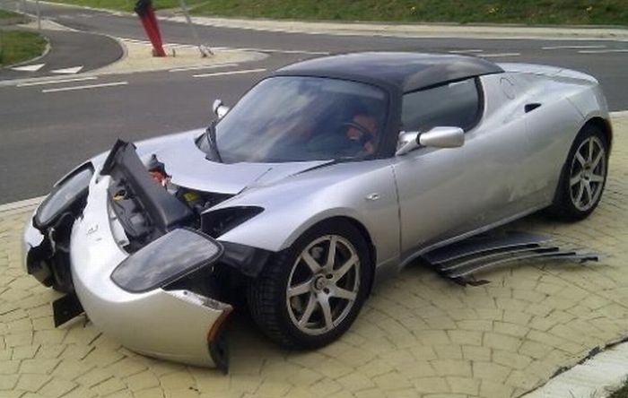 Wrecked Supercars (24 pics)