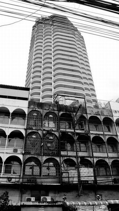 Abandoned 50-story Building in Bangkok (24 pics)