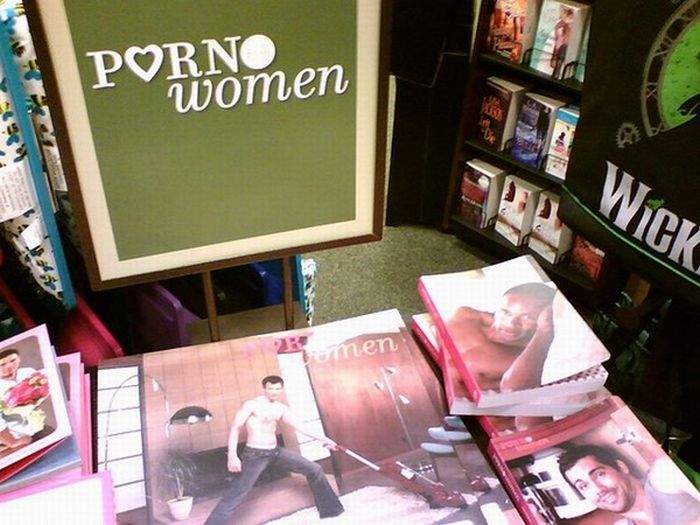 Irony in the Bookstore (19 pics)