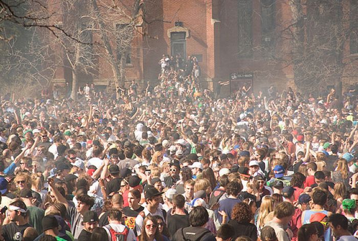 The University Of Colorado At Boulder On 420 (24 pics)