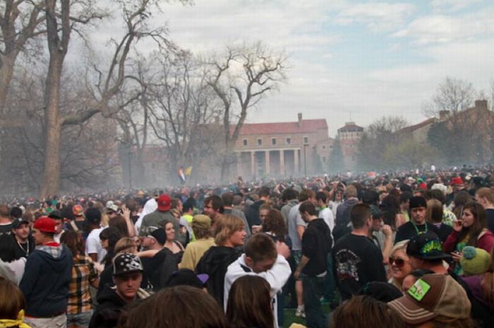 The University Of Colorado At Boulder On 420 (24 pics)