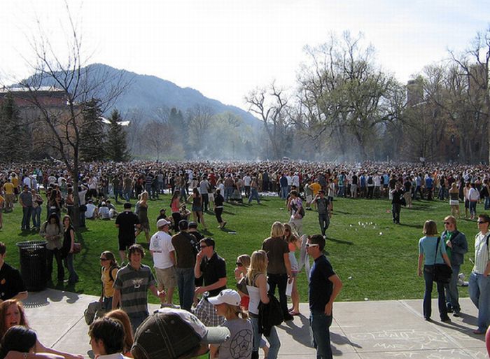 The University Of Colorado At Boulder On 420 (24 pics)