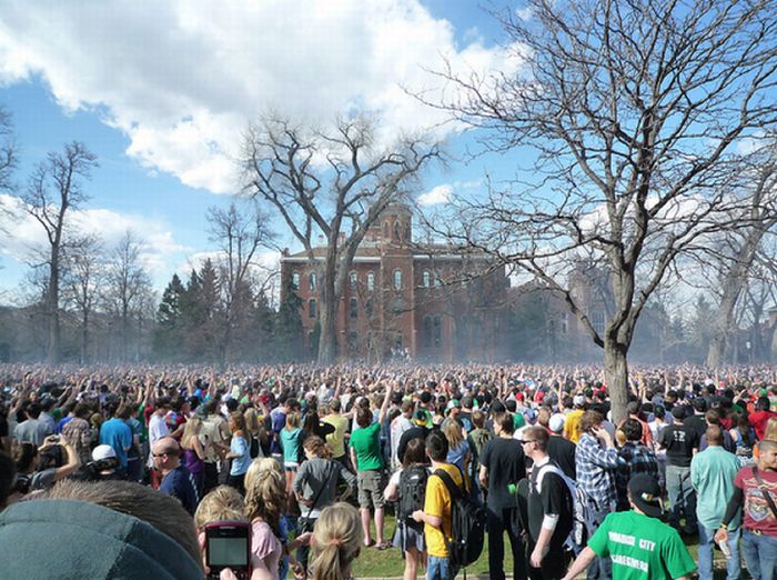 The University Of Colorado At Boulder On 420 (24 pics)