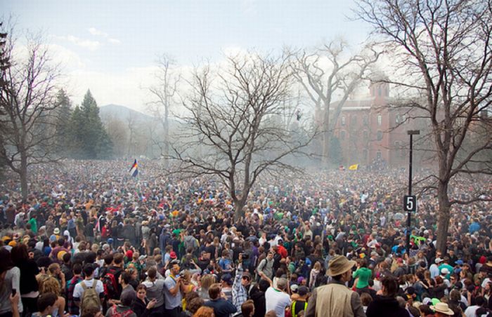 The University Of Colorado At Boulder On 420 (24 pics)