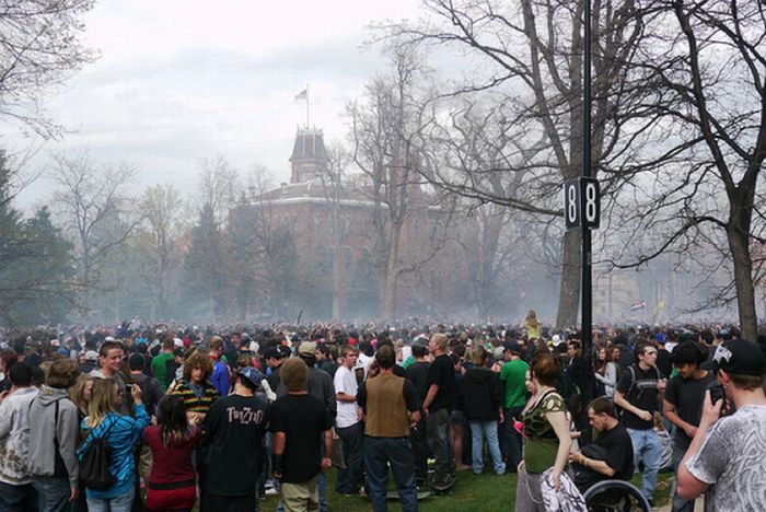 The University Of Colorado At Boulder On 420 (24 pics)