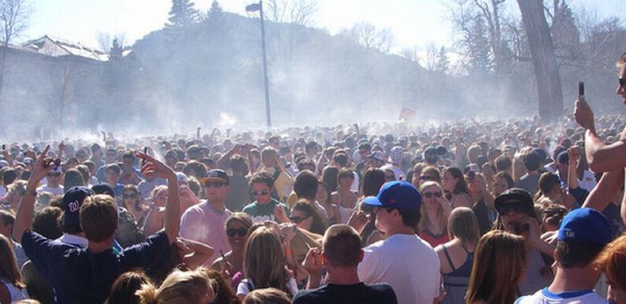 The University Of Colorado At Boulder On 420 (24 pics)