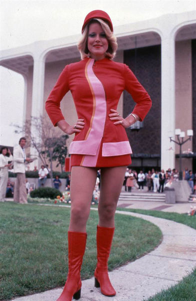 Stewardess Outfits From Then and Now (17 pics)