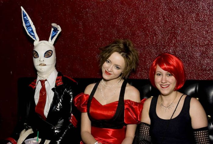The Worst Bunny Costumes Ever (34 pics)