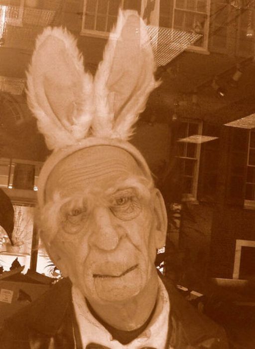 The Worst Bunny Costumes Ever (34 pics)