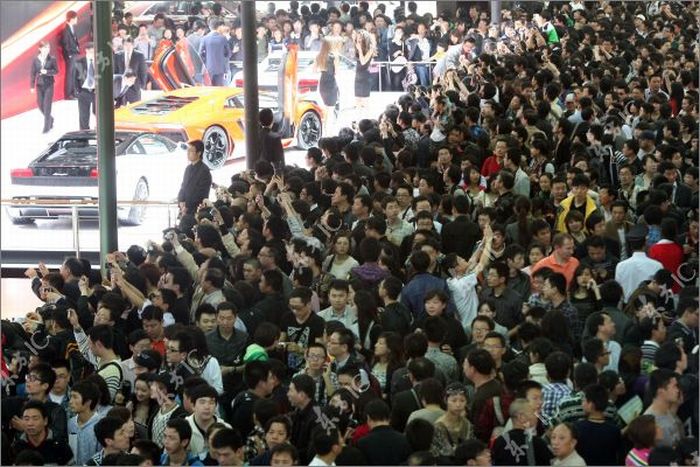 Shanghai Auto Show on Weekends (13 pics)