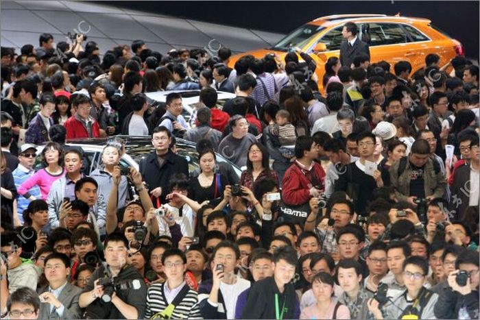 Shanghai Auto Show on Weekends (13 pics)