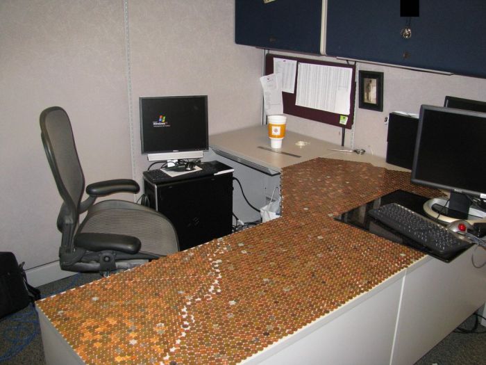 Pennied Desk (17 pics)