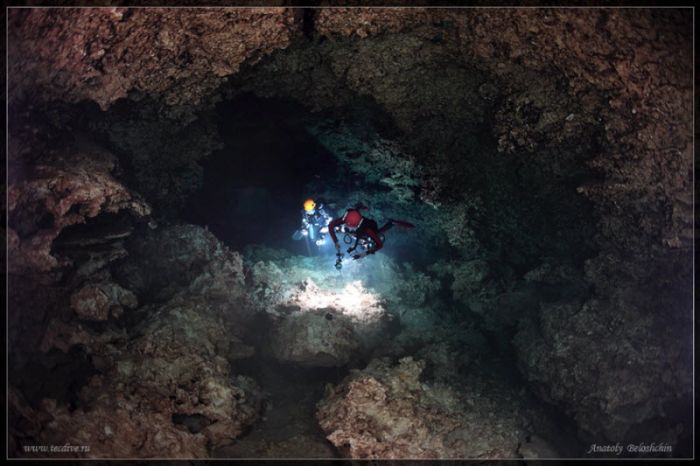 Beautiful Underwater Caves (43 pics)