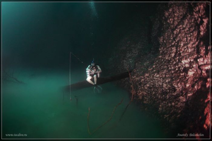 Beautiful Underwater Caves (43 pics)