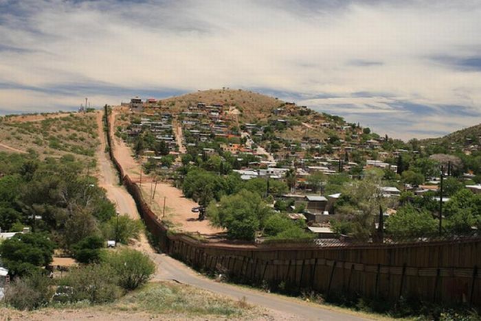 US-Mexico Border (25 pics)