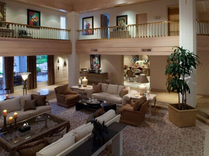 Awesome Las Vegas Party House (20 pics)