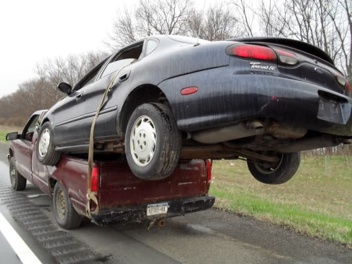 Transport a Broken Vehicle Like a Boss (3 pics)