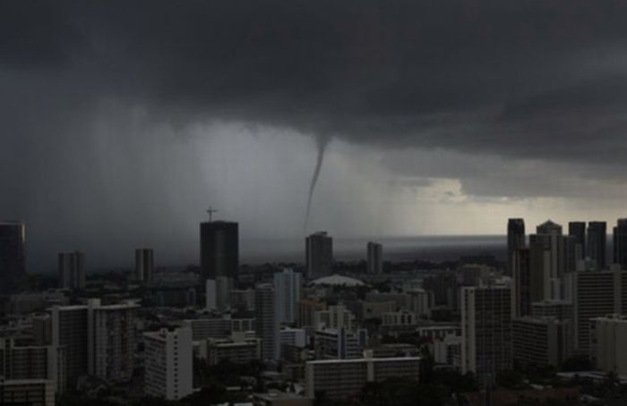 Hawaiian Tornadoes (13 pics)