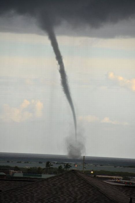 Hawaiian Tornadoes (13 pics)