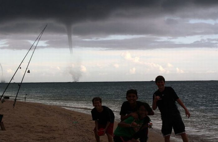 Hawaiian Tornadoes (13 pics)