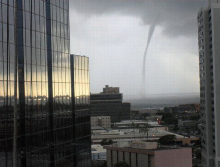 Hawaiian Tornadoes (13 pics)