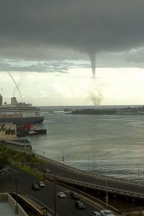 Hawaiian Tornadoes (13 pics)