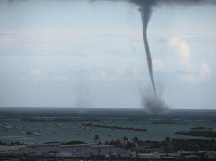 Hawaiian Tornadoes (13 pics)