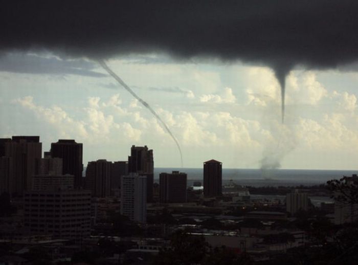 Hawaiian Tornadoes (13 pics)