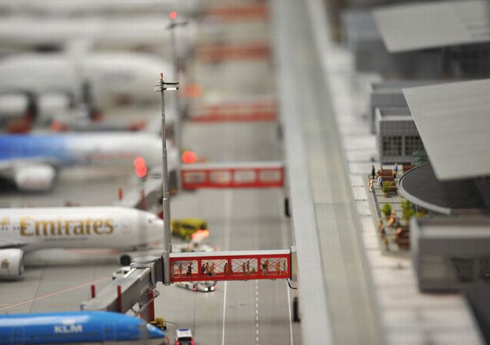 The World's Largest Model Airport (15 pics)