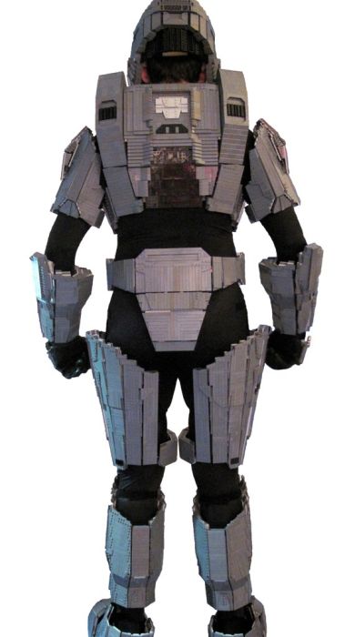 Master Chief Armor Made Out of Lego (13 pics)