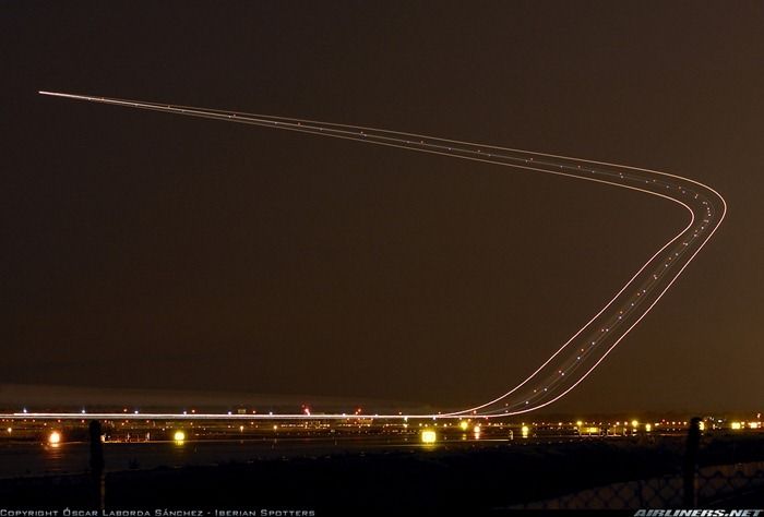 Long Exposure Shots of Airline Takeoffs and Landings (14 pics)