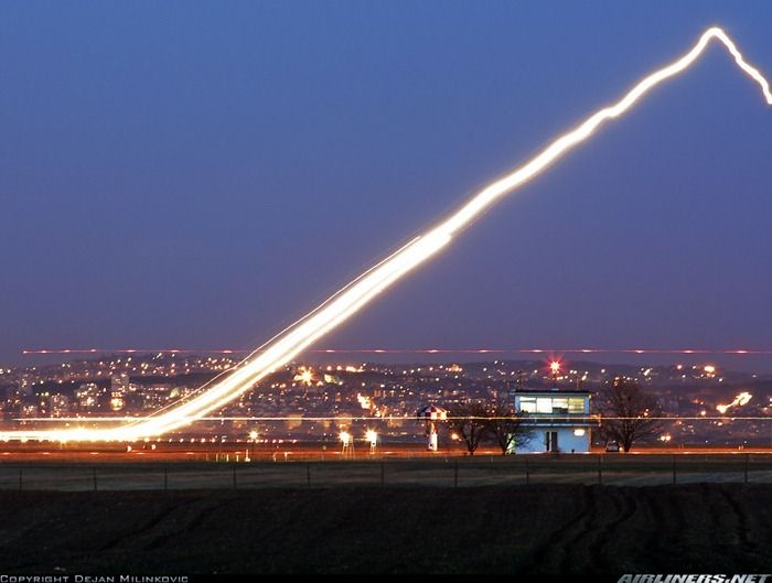 Long Exposure Shots of Airline Takeoffs and Landings (14 pics)