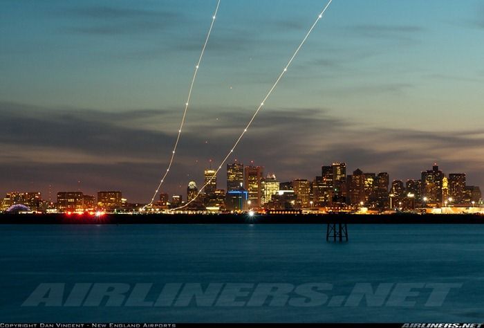 Long Exposure Shots of Airline Takeoffs and Landings (14 pics)