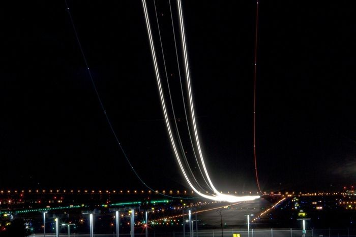 Long Exposure Shots of Airline Takeoffs and Landings (14 pics)