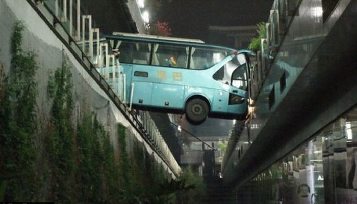 Strange Car Accidents (34 pics)