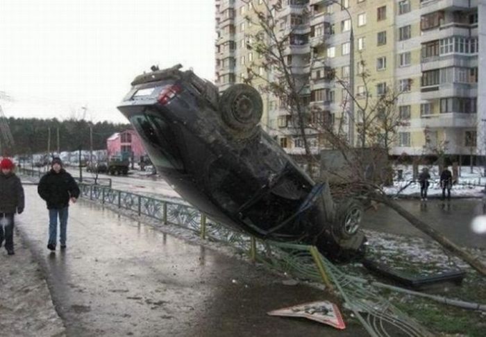 Strange Car Accidents (34 pics)